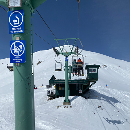 Z06 Raise Restraining Device, 18" x 24" blue reflective aluminum CSA - Z98 sign with rounded corners - ski area sign - Inter-Mtn.. Click to expand image