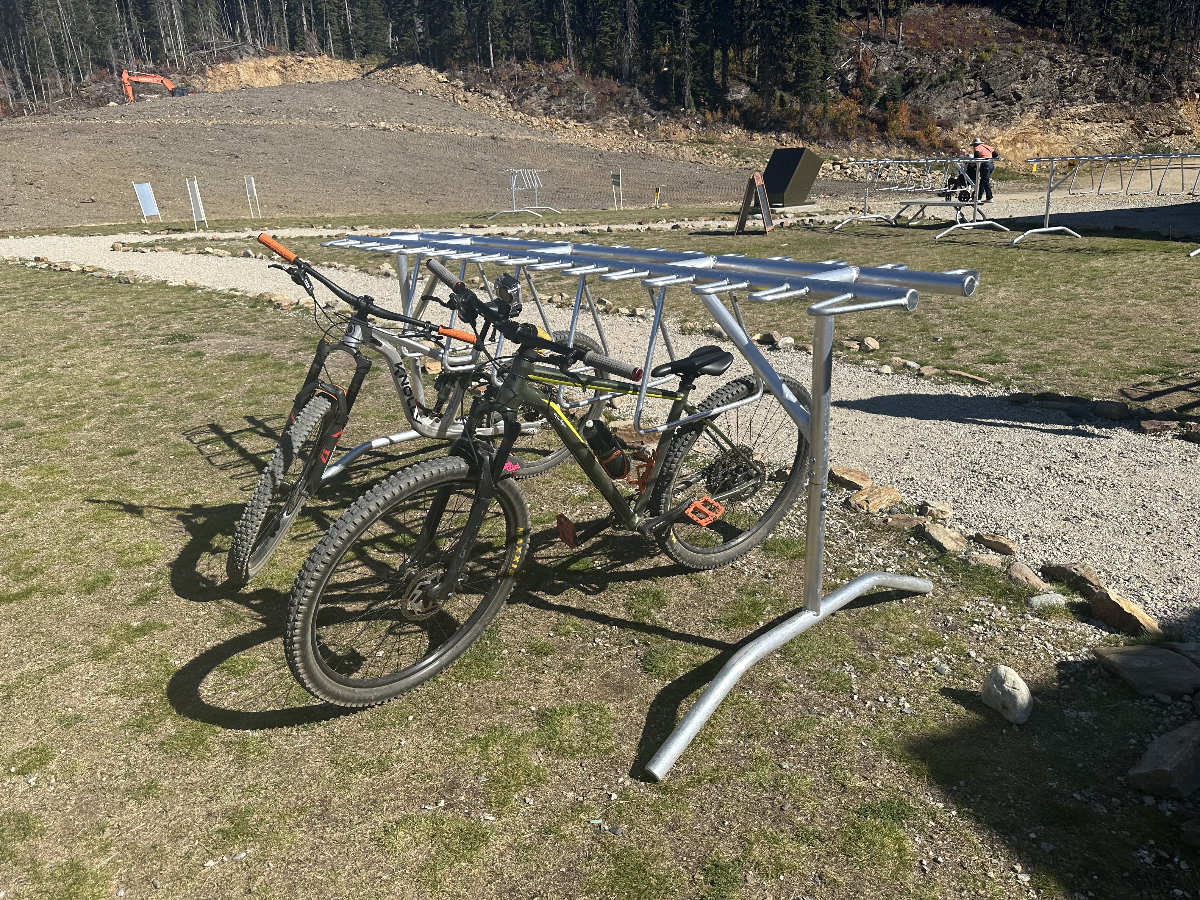 Add multiseasonal use to Inter-Mtn.'s standard ski rack with a simple addition to include bikes
Inter-Mtn.’s 10’ standard aluminum ski rack with removable legs was designed to hold a combination of up to 30 pairs of skis/snowboards and 4 adult-sized bikes. Click to expand image