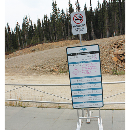 L207 No Smoking in Mazes or on Lifts 18" x 24" Blue Reflective Aluminum lift sign for ski areas - produced by Inter-Mtn.. Click to expand image