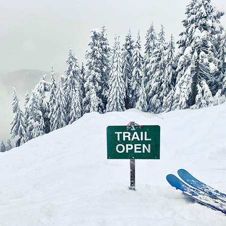H314 18" x 24" Flip Sign - Closed / Trail Open, yellow reflective aluminum closure sign with rounded corners - ski area sign - Inter-Mtn.. Click to expand image