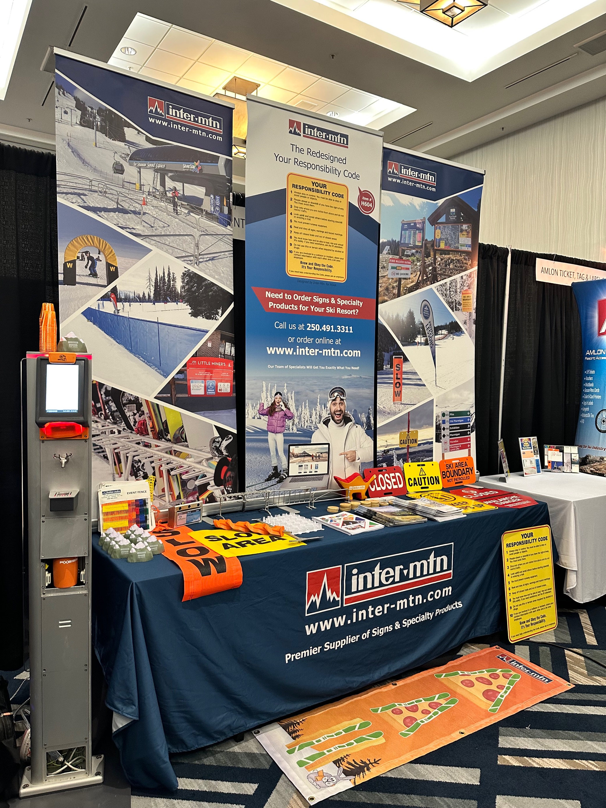 Full coverage tradeshow booth. Click to expand image